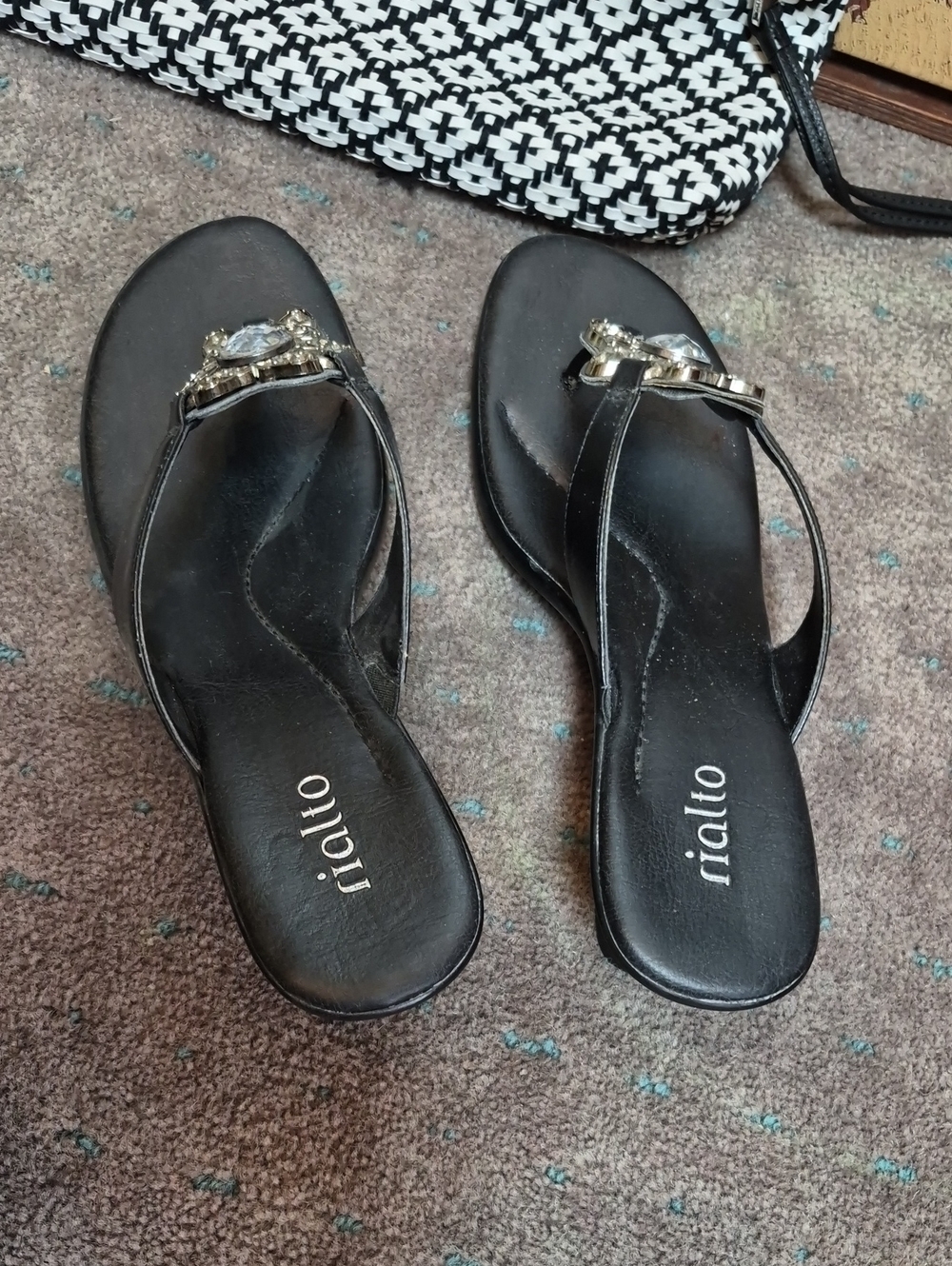 Rialto Black Jeweled Thong Sandals with Clear Crystal Accent! NWOT!!!